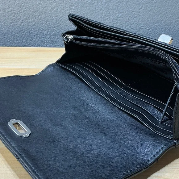 Michal Kors Black Quilted Leather Flap Wallet - Picture 5 of 7